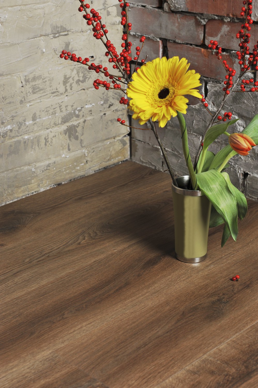 Кварцвиниловая плитка FineFloor замковая Light Дуб Брага FF-1335 1314×190×3,6 фото в интерьере